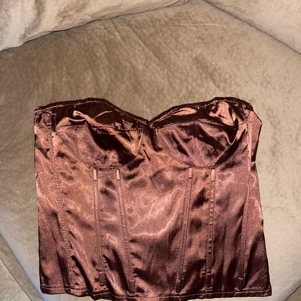 Brown corset zips in back